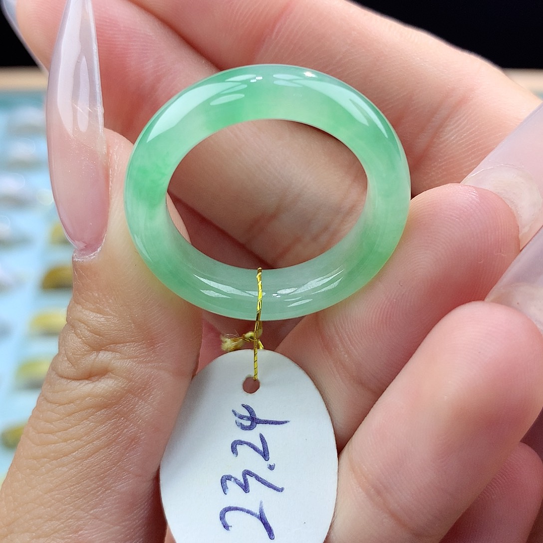 翡翠戒指未镶嵌23/24圈 