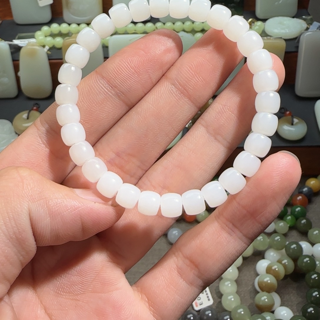 和田玉手链未镶嵌?