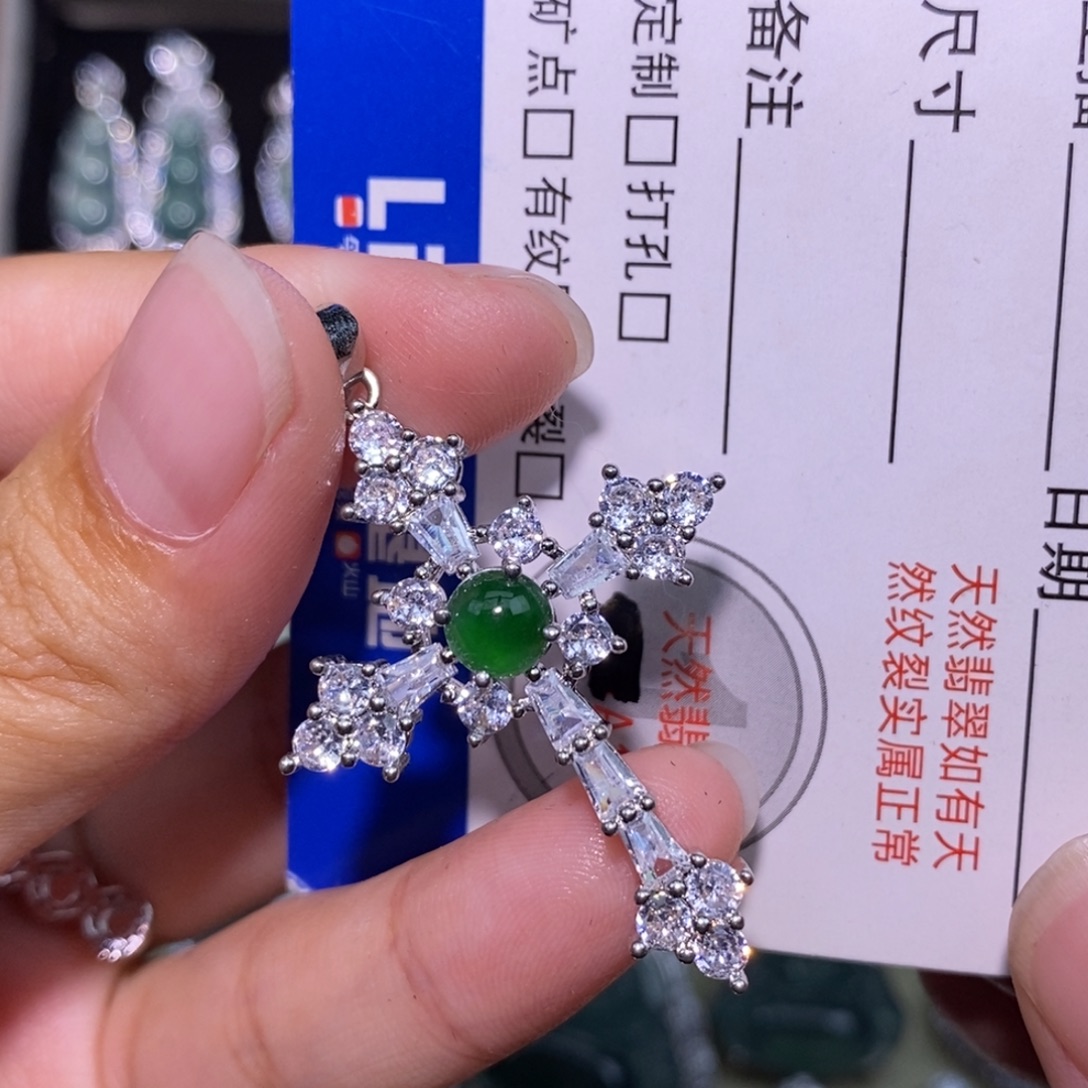 颈饰未镶嵌翡翠天然