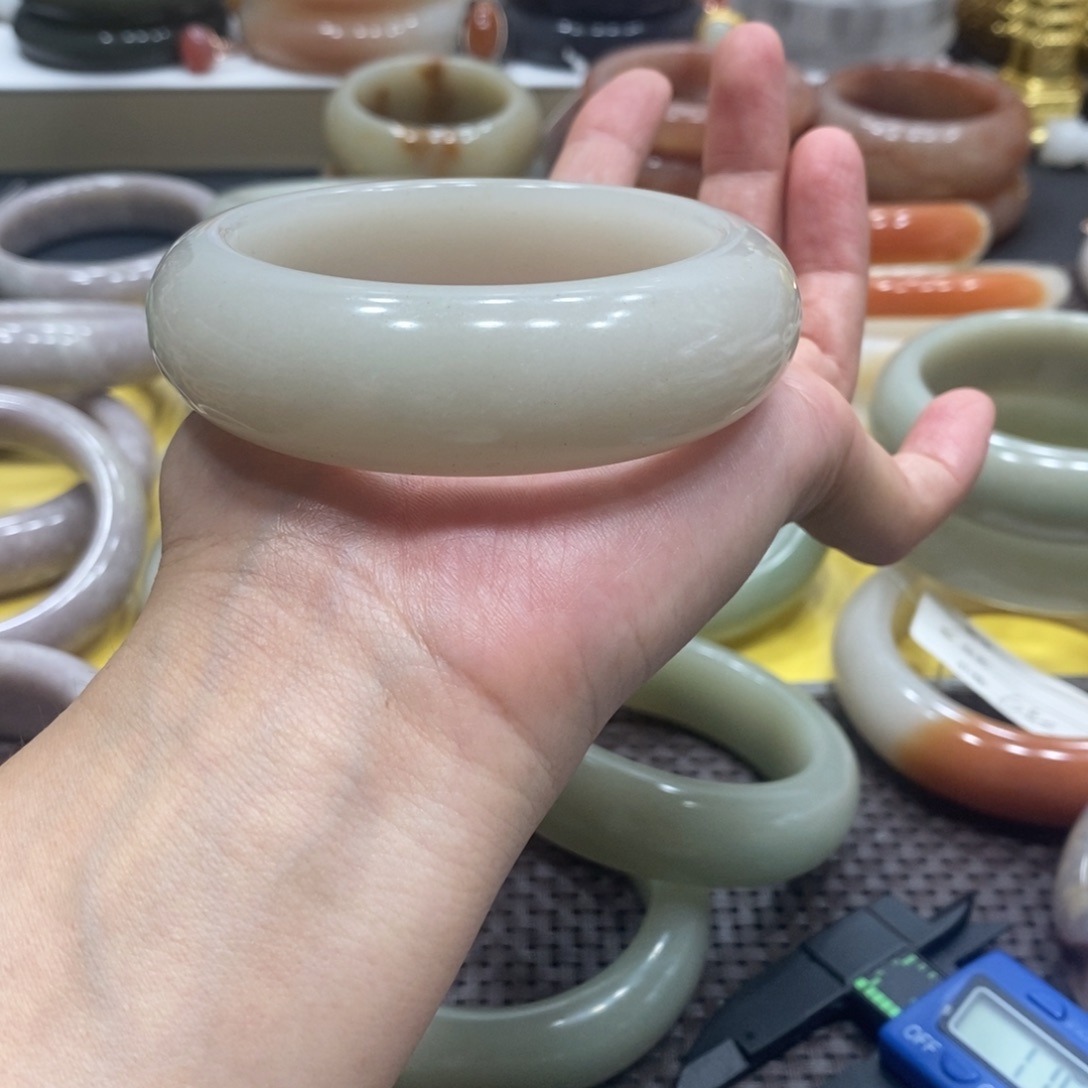 孩***妈石英质玉手镯未镶嵌