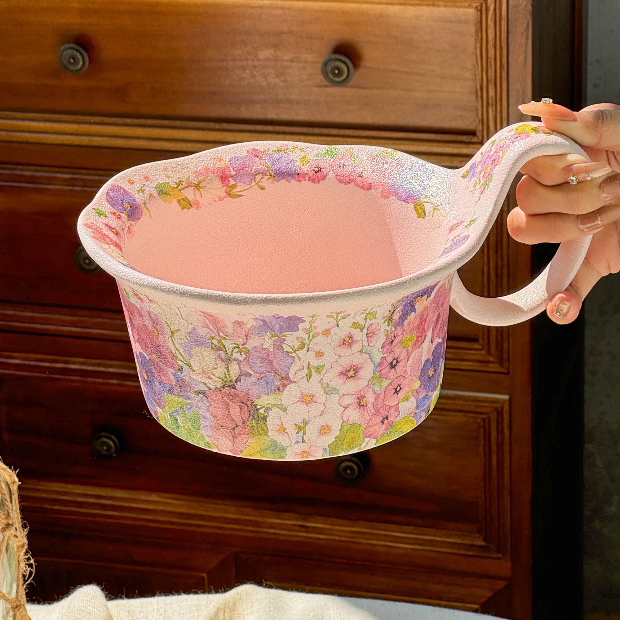 《华典》繁花似锦粉色—9英寸珠光磨砂釉中彩陶瓷精致曲把碗