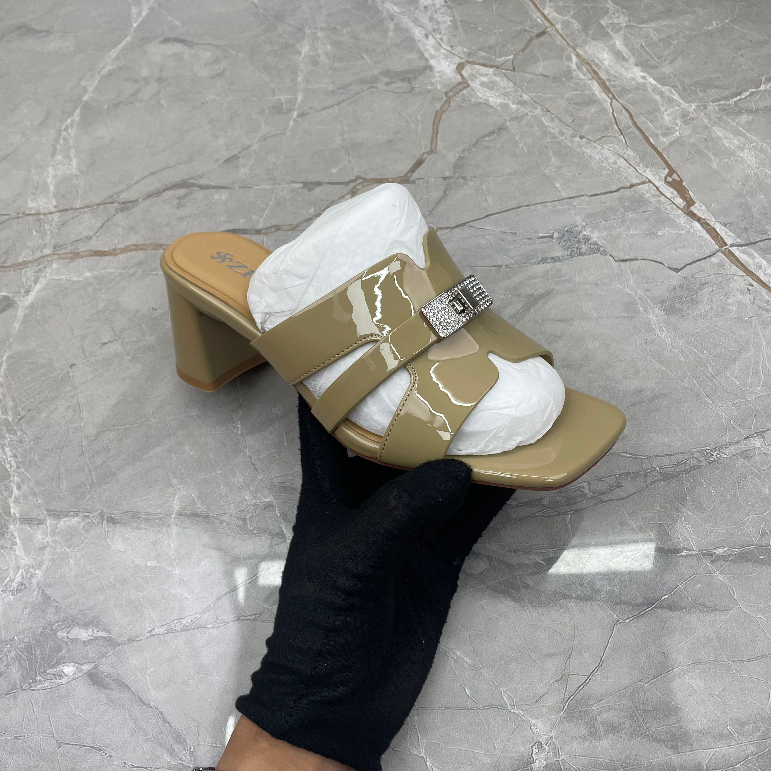 拖鞋女 (牛皮)992-79（孤品）c区35码