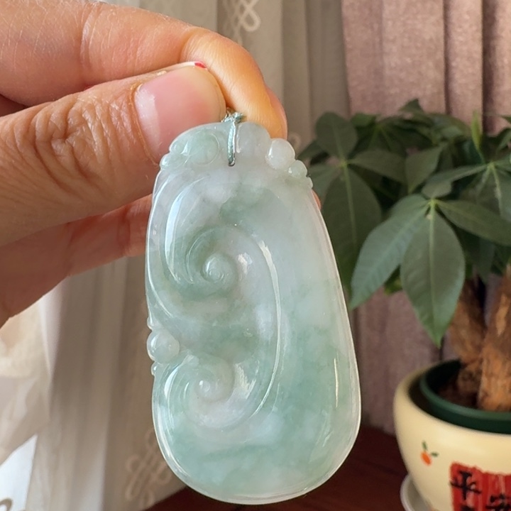 翡翠未镶嵌颈饰如意