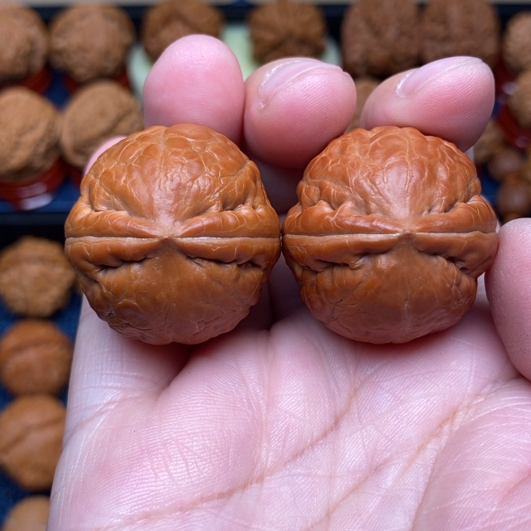 文玩核桃把件手捻虎头