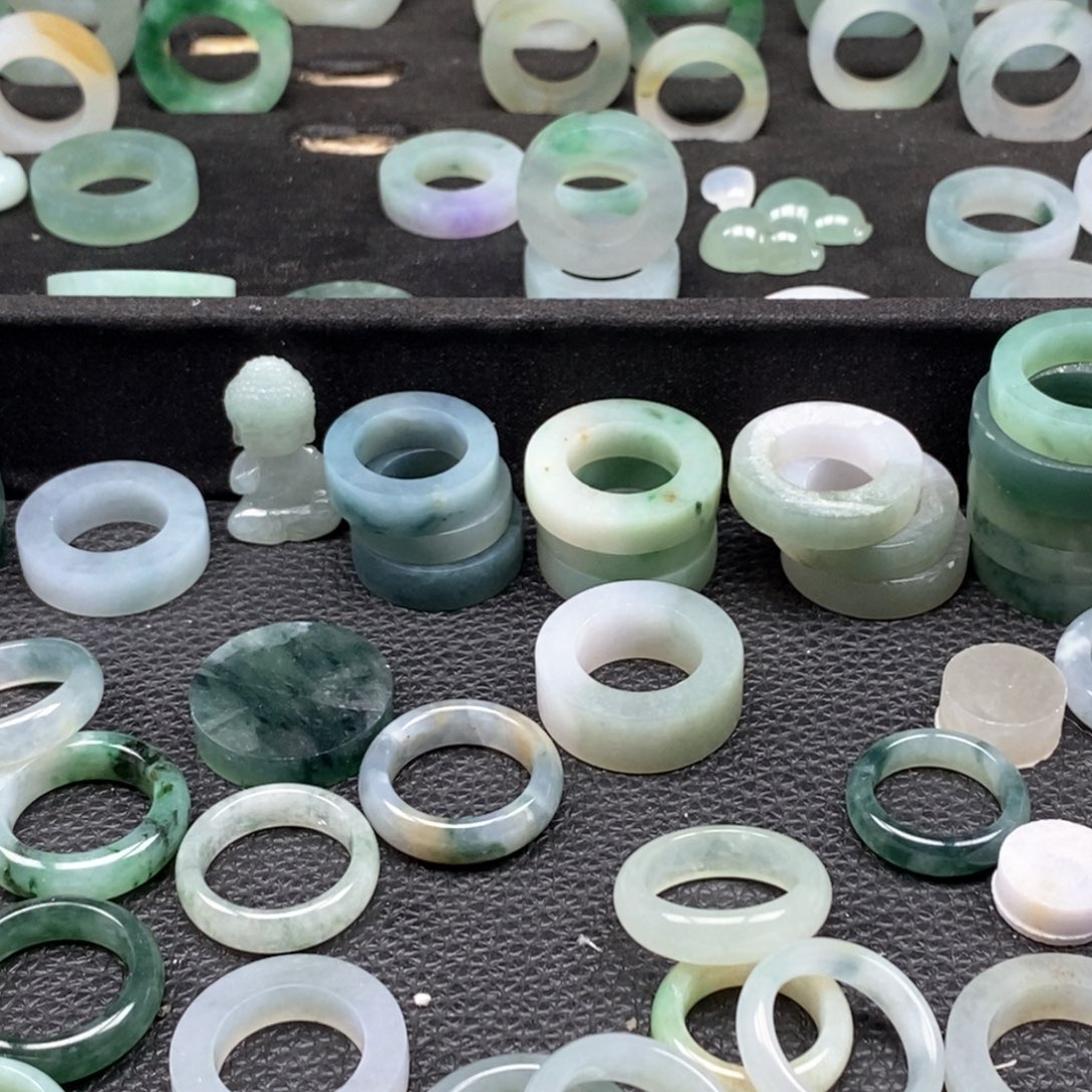 翡翠戒指未镶嵌觅*天然翡翠