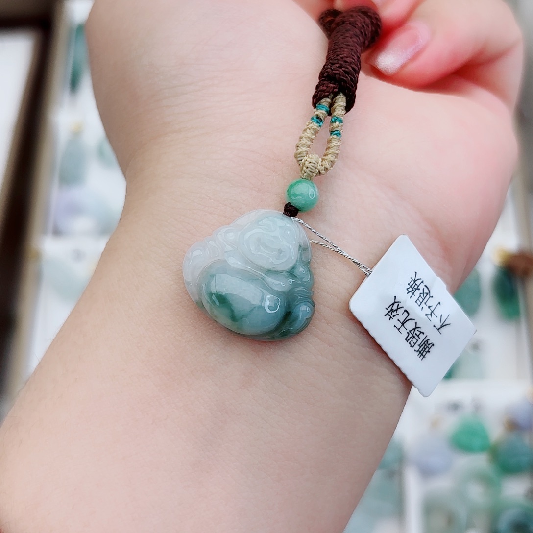 翡翠颈饰未镶嵌佛公