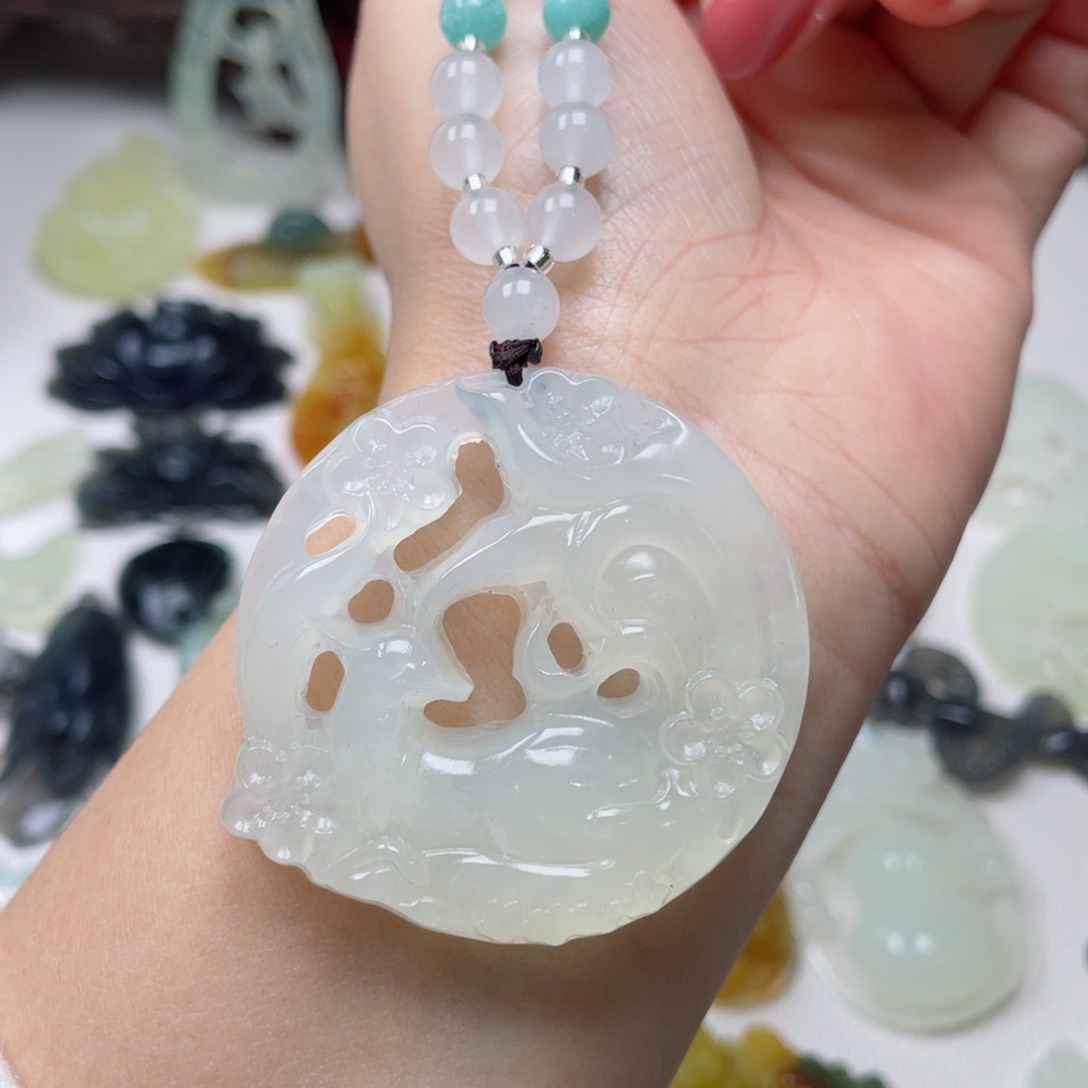 蛇纹石玉颈饰未镶嵌