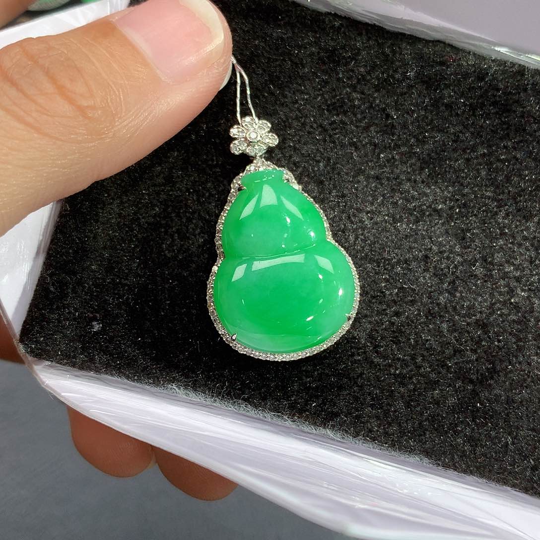 翡翠吊坠(赠链)18K金镶嵌