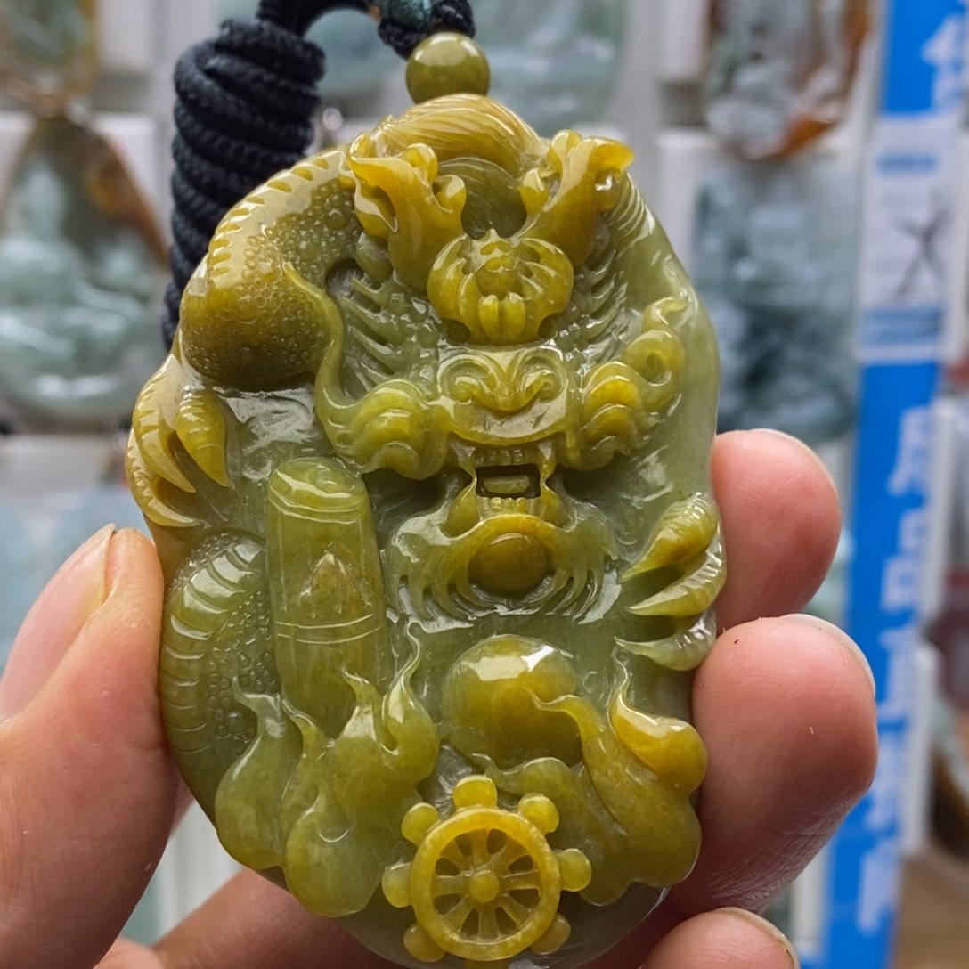 翡翠颈饰未镶嵌龙
