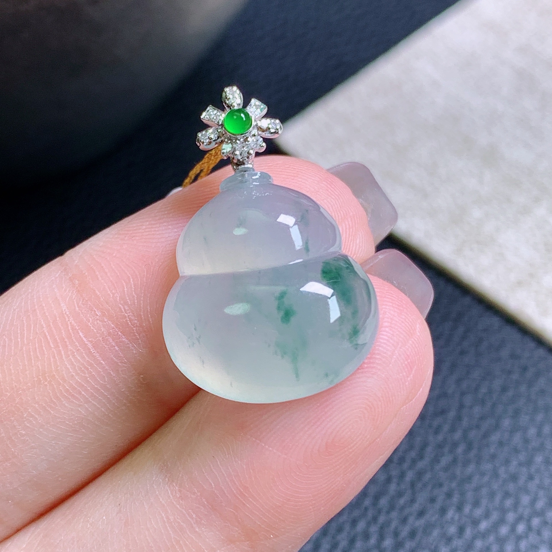 天然缅甸a货翡翠冰种飘花葫芦吊坠圆润饱满小精品种水好老坑料