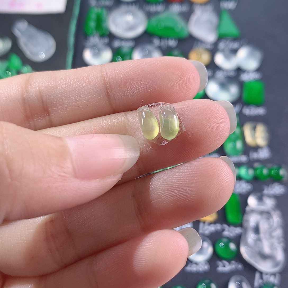 【闪购商品】翡翠颈饰未镶嵌小福瓜一对