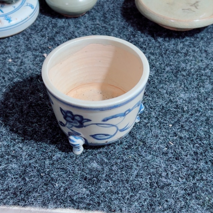 花***居瓷片青花文饰的一个碗