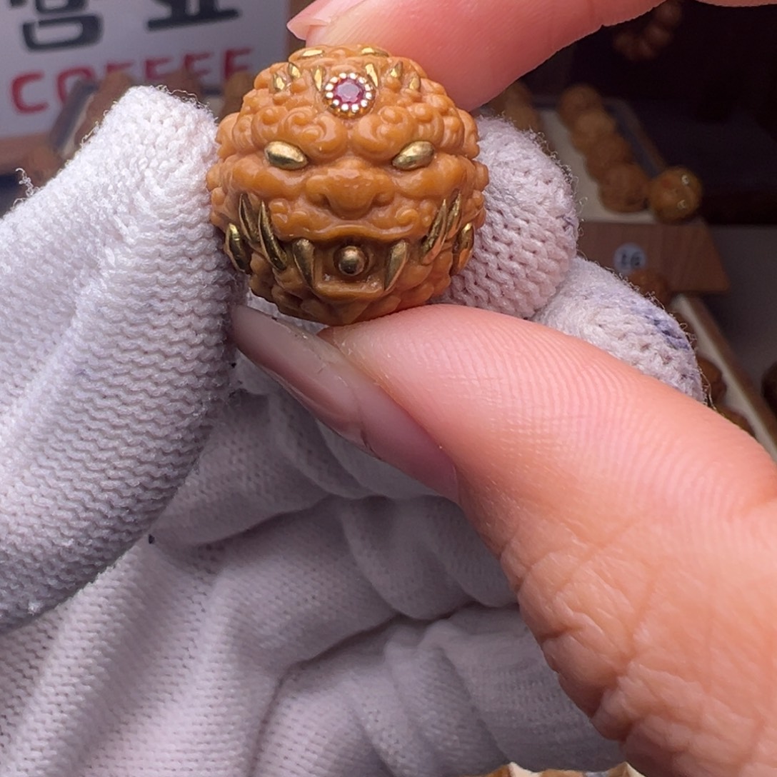 猴头核桃把件镶嵌款吞金唐狮全品有正常封口线