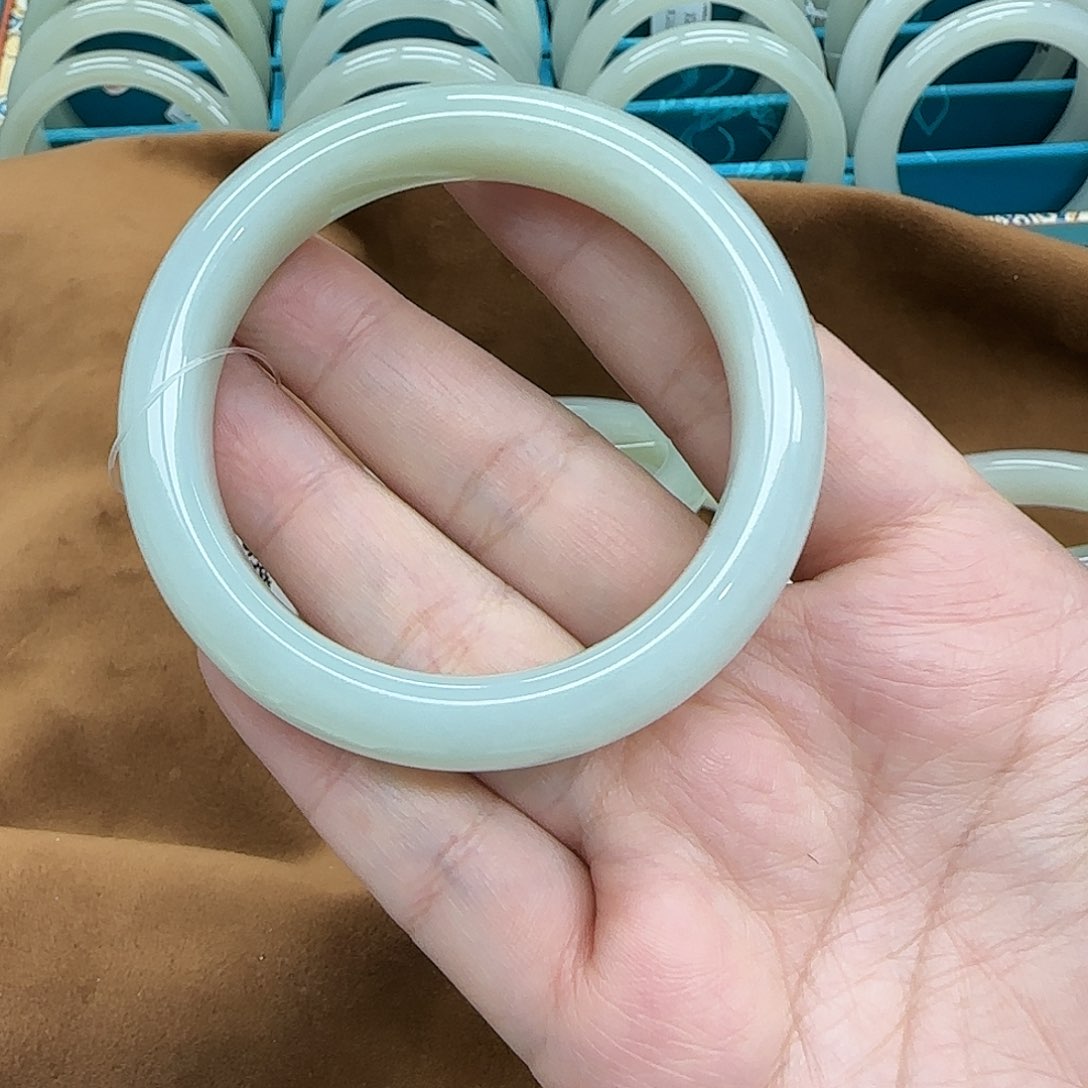 和田玉手镯未镶嵌杨*熙