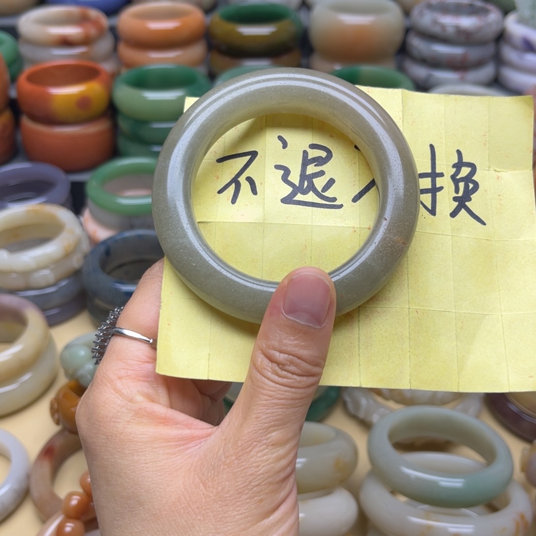 石英质玉手镯未镶嵌