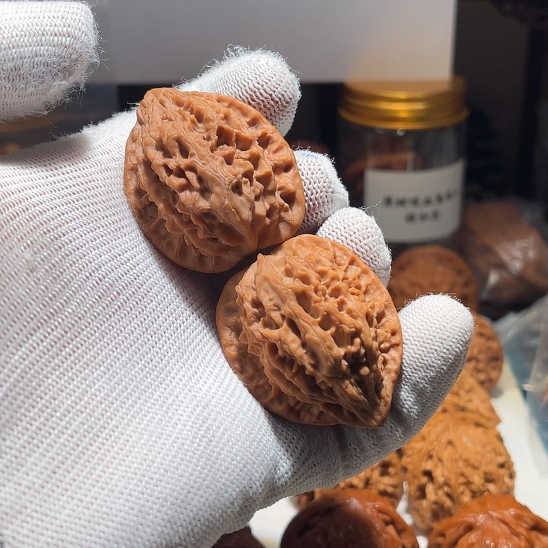 文玩核桃吊坠原树十三鸡