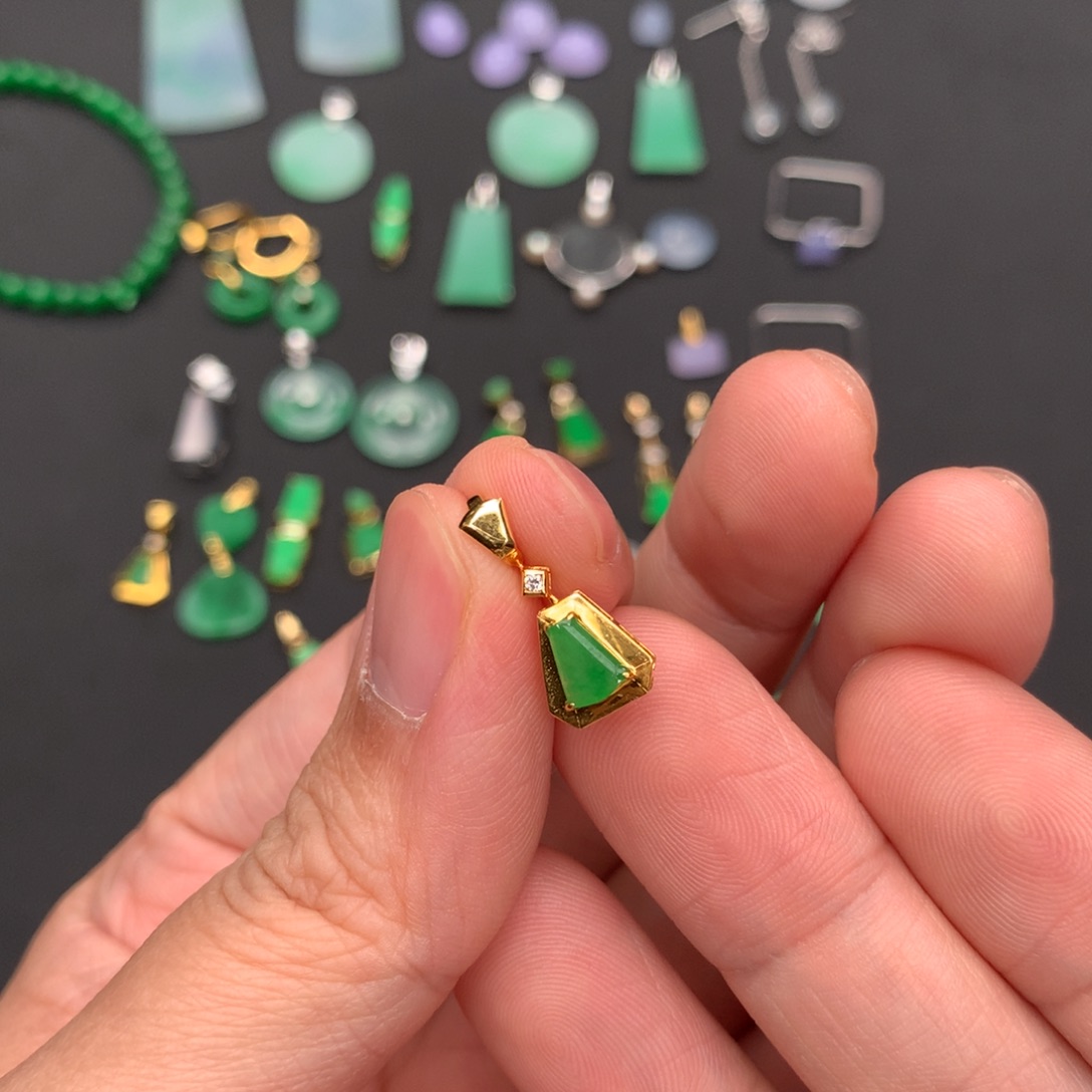 翡翠18K金镶嵌吊坠(不含链)