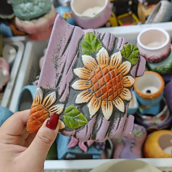 当场拍满15元发货不凑不发，花盆盆口不方不圆有针孔黑点是正常的，