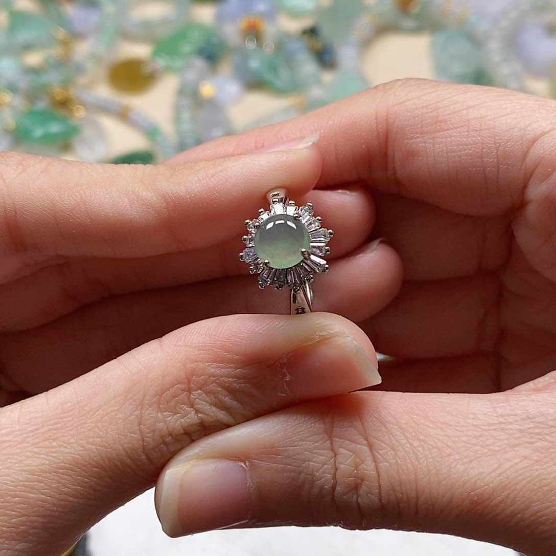 翡翠颈饰未镶嵌闪