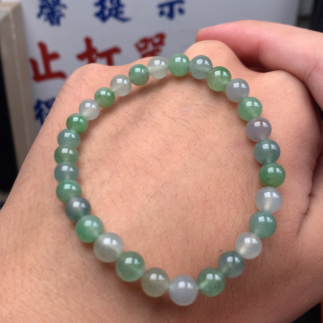 翡翠未镶嵌颈饰你是