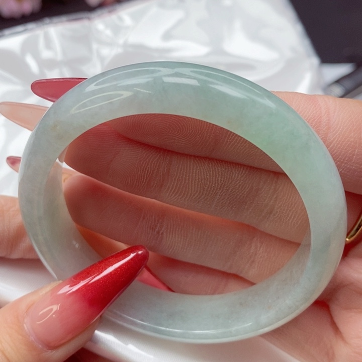 翡翠手镯未镶嵌55圈