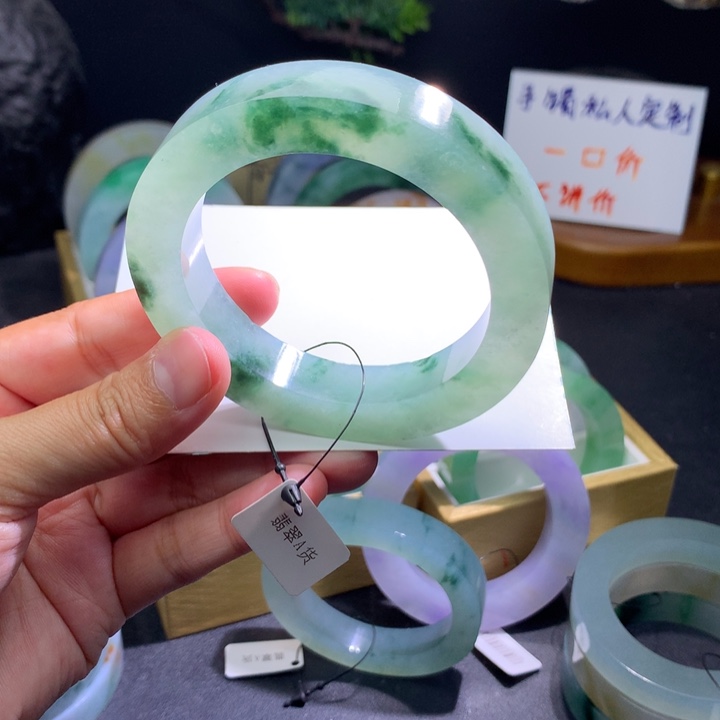 定制翡翠未镶嵌翡翠手镯