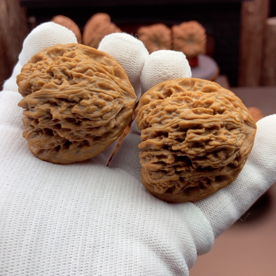 文玩核桃把件正三角拉丝深凹42.46.2克