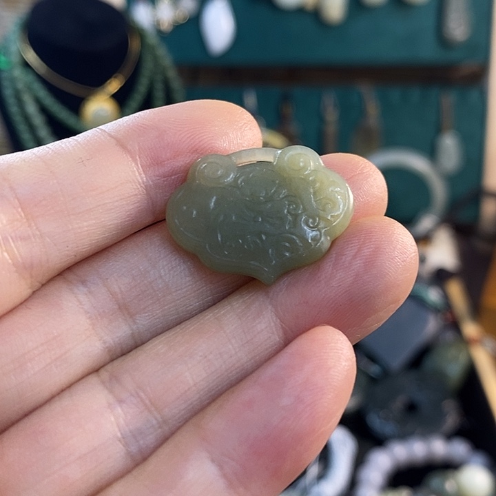 和田玉未镶嵌吊坠(赠链)