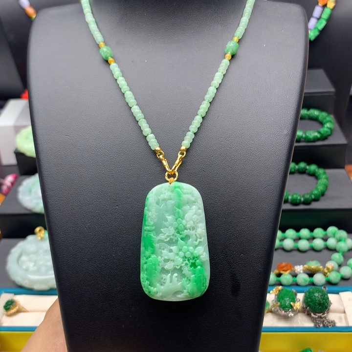 翡翠未镶嵌颈饰翡翠山水牌