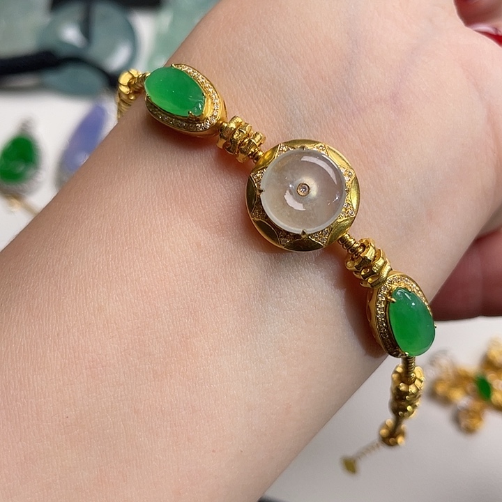 翡翠18K金镶嵌颈饰