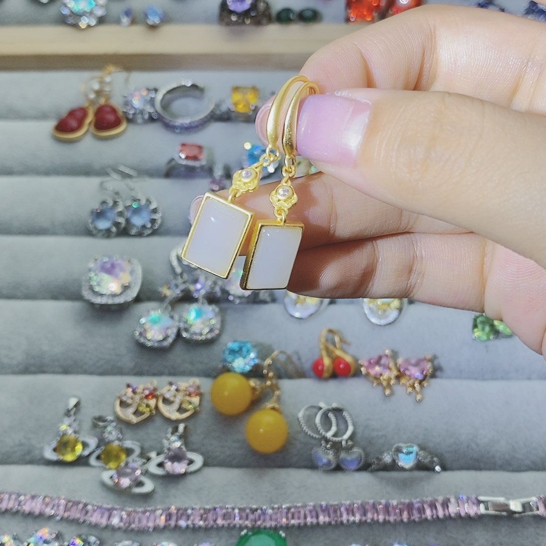 【闪购商品】银S925镶嵌耳饰托帕石