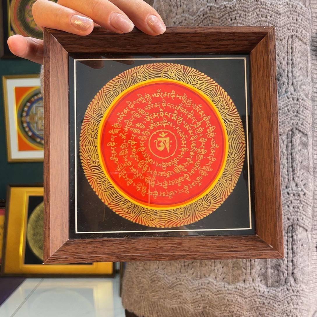 苏***宛卷轴画六字真言手绘唐卡带框