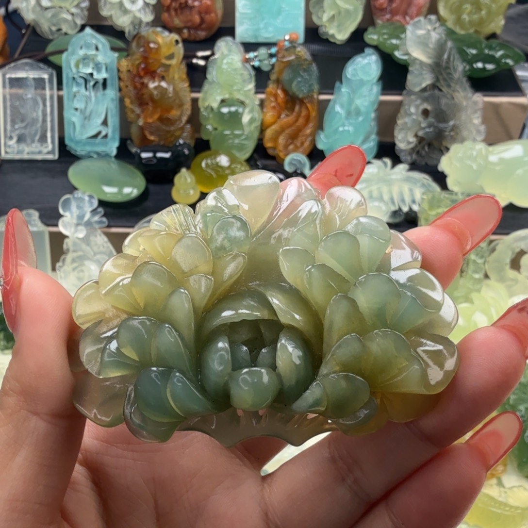岫玉未镶嵌颈饰岫玉蓝水牡丹花