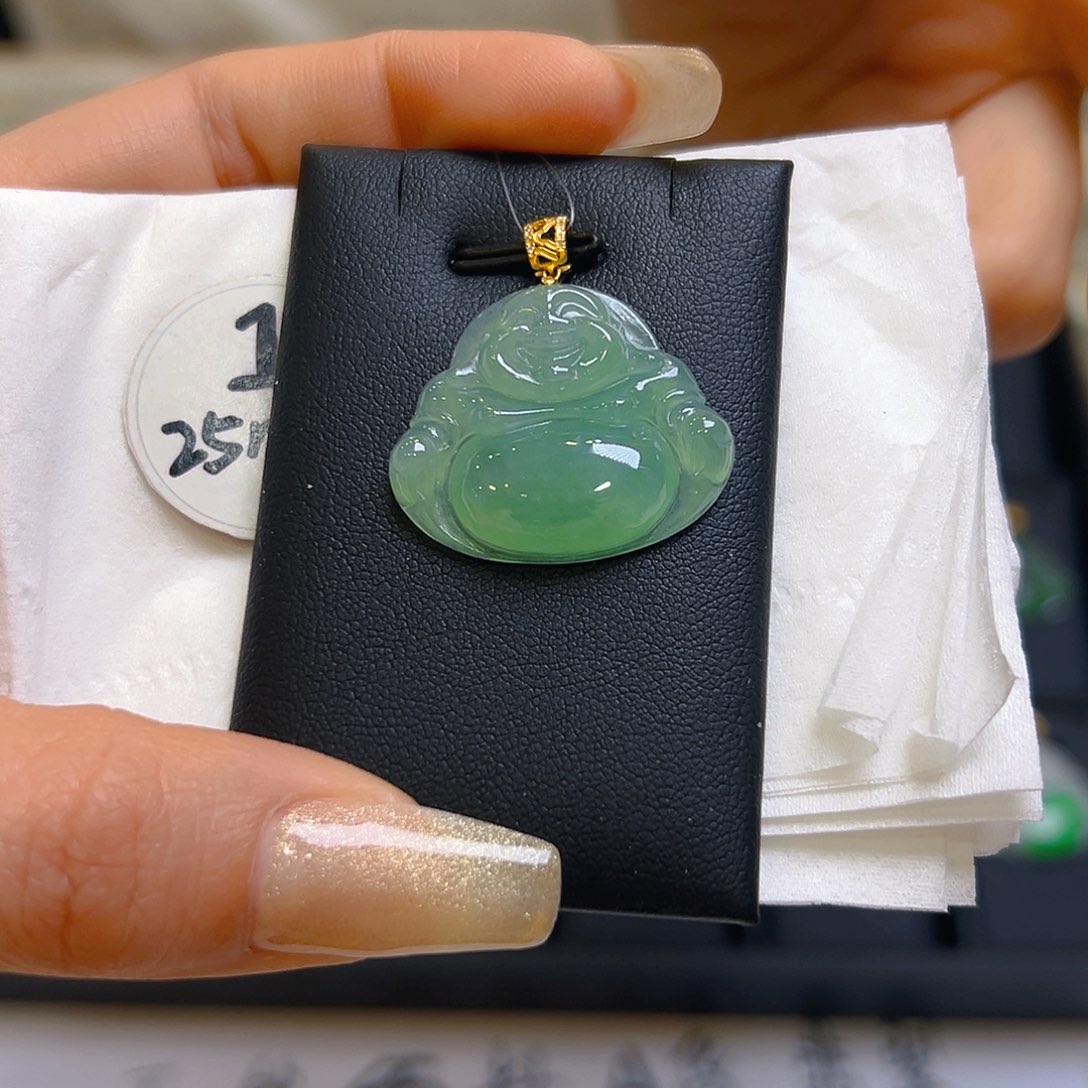 翡翠颈饰18K金镶嵌翡翠