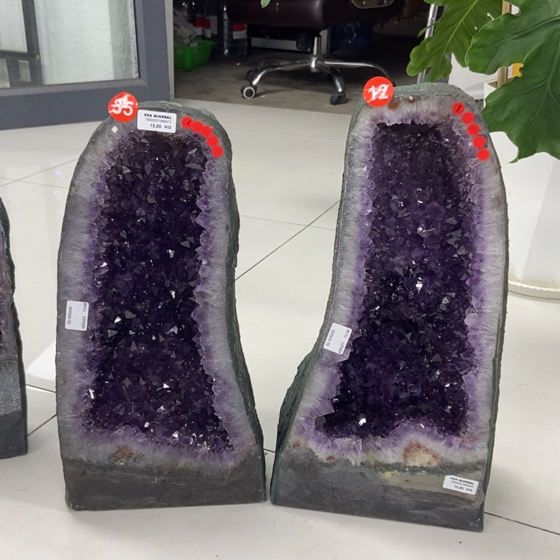 仲***伟未镶嵌水晶大型摆件（非配饰）