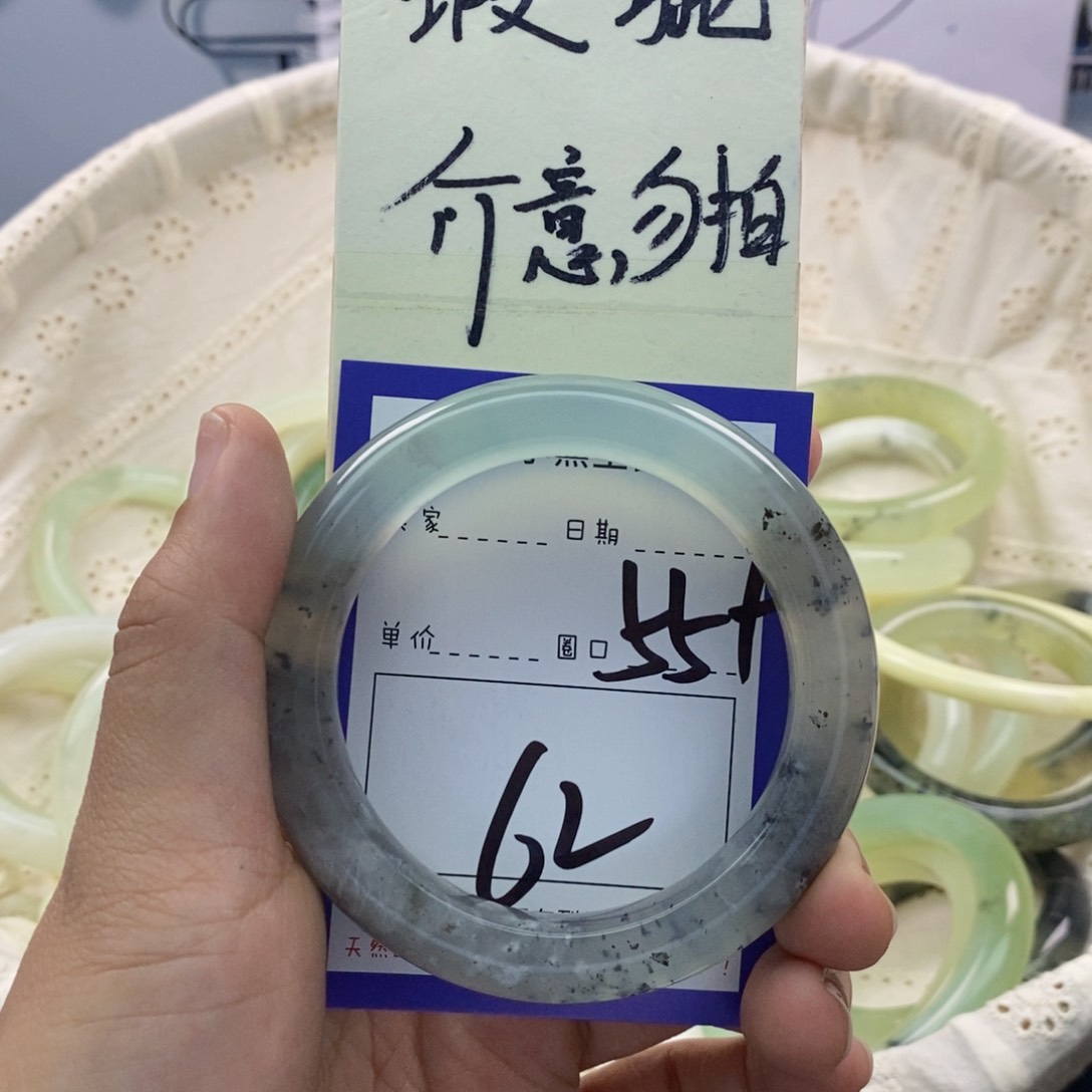 蛇纹石玉手镯足金镶嵌