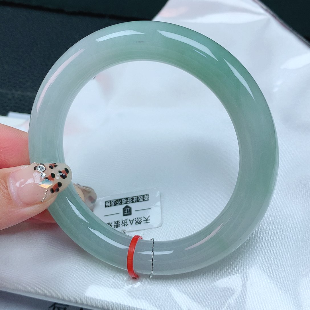 翡翠手镯未镶嵌56圈