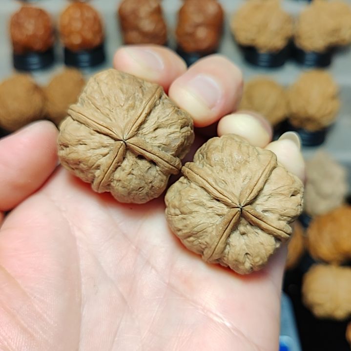 文玩核桃吊坠云铁四棱36尺