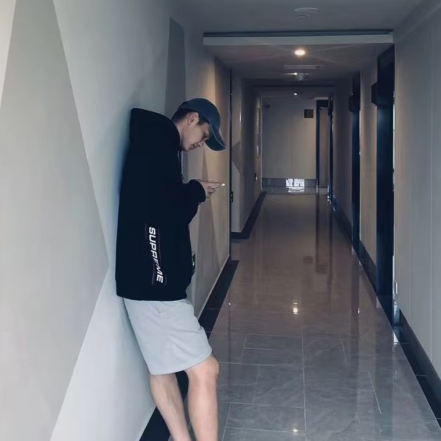 95新 Supreme supreme 侧腰logo 帽衫 连帽卫衣 M码