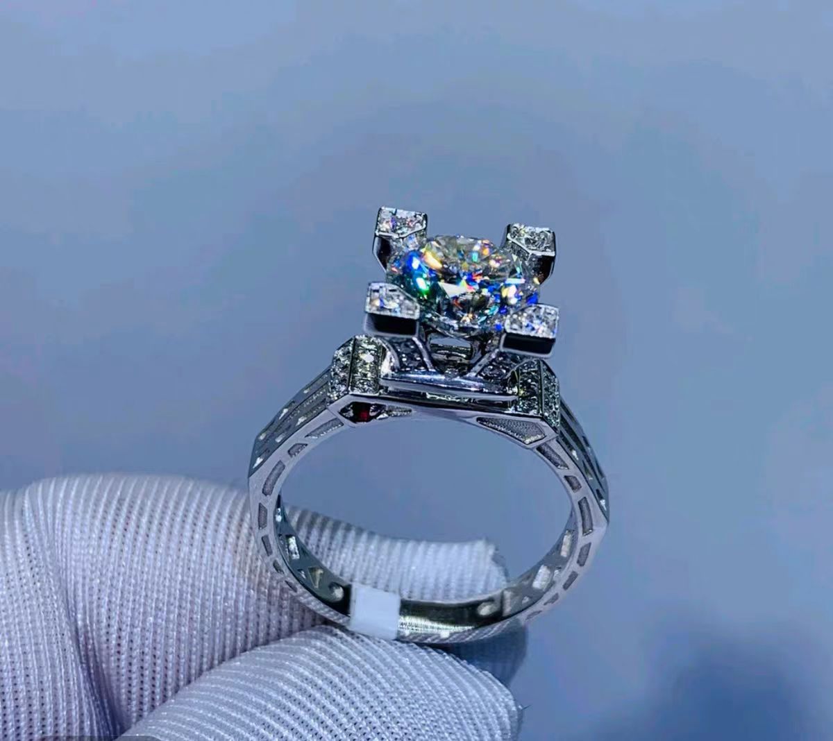 925银莫桑石银制品 爱菲尔铁塔女王结婚银镀