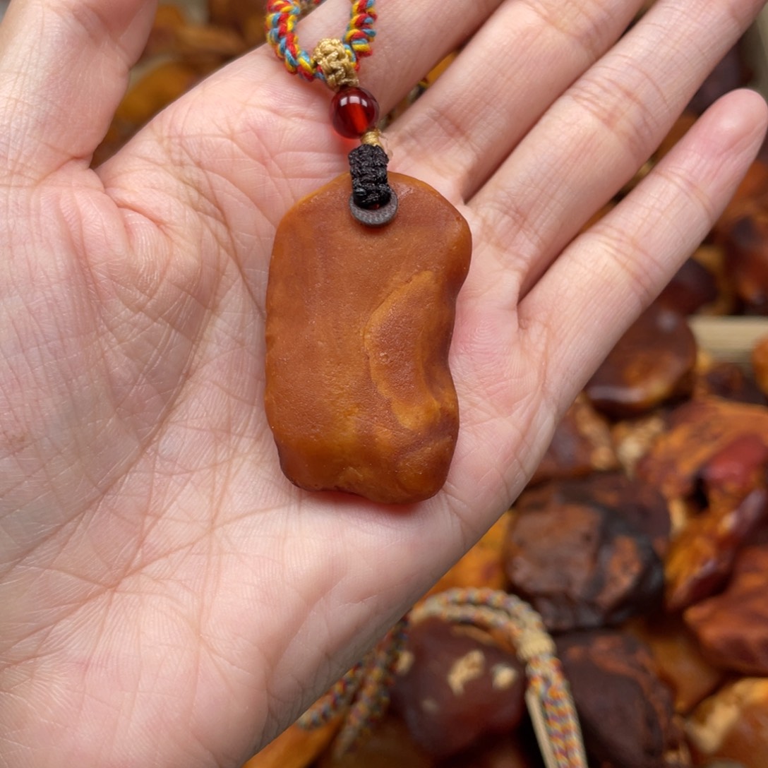 未镶嵌琥珀珠宝奇石