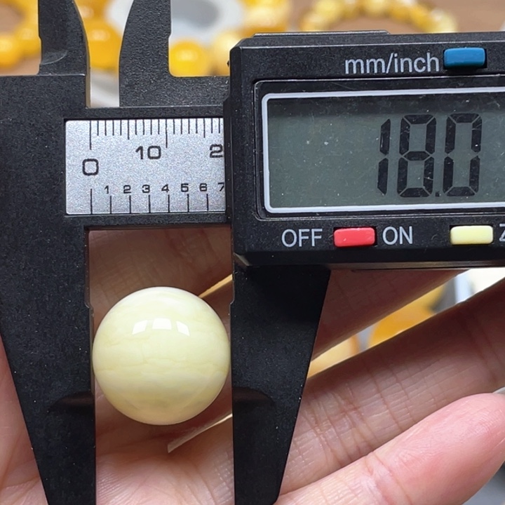 崔***杨未镶嵌琥珀裸石天然