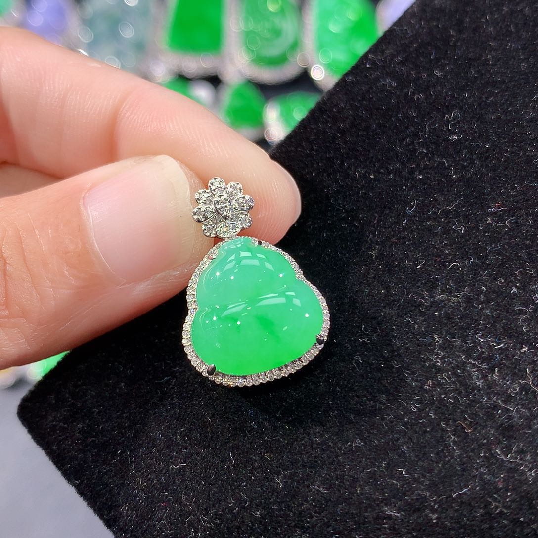 翡翠18K金镶嵌颈饰