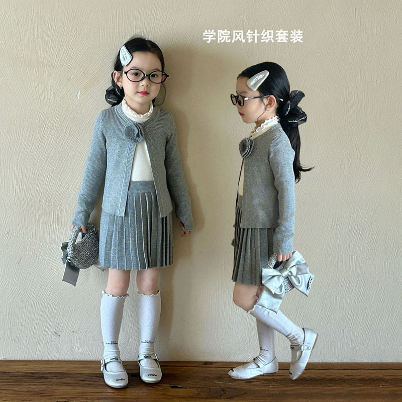 miu系女孩！女童针织套装学院风花朵开衫+百褶裙两件套洋气内搭潮