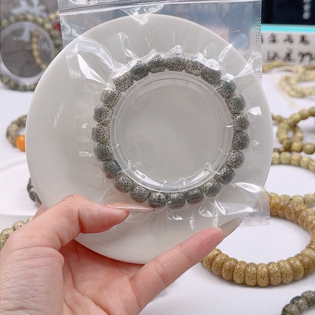 圣*原生态石玉10×9正月侧留白同枝果精抛