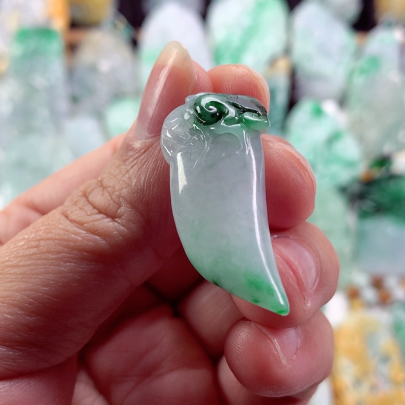 【闪购商品】翡翠吊坠(不含链)未镶嵌