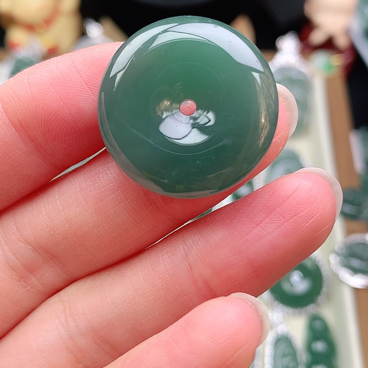 颈饰未镶嵌翡翠吊坠