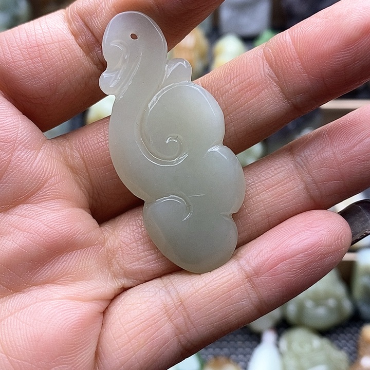 颈饰未镶嵌和田玉（糖玉）