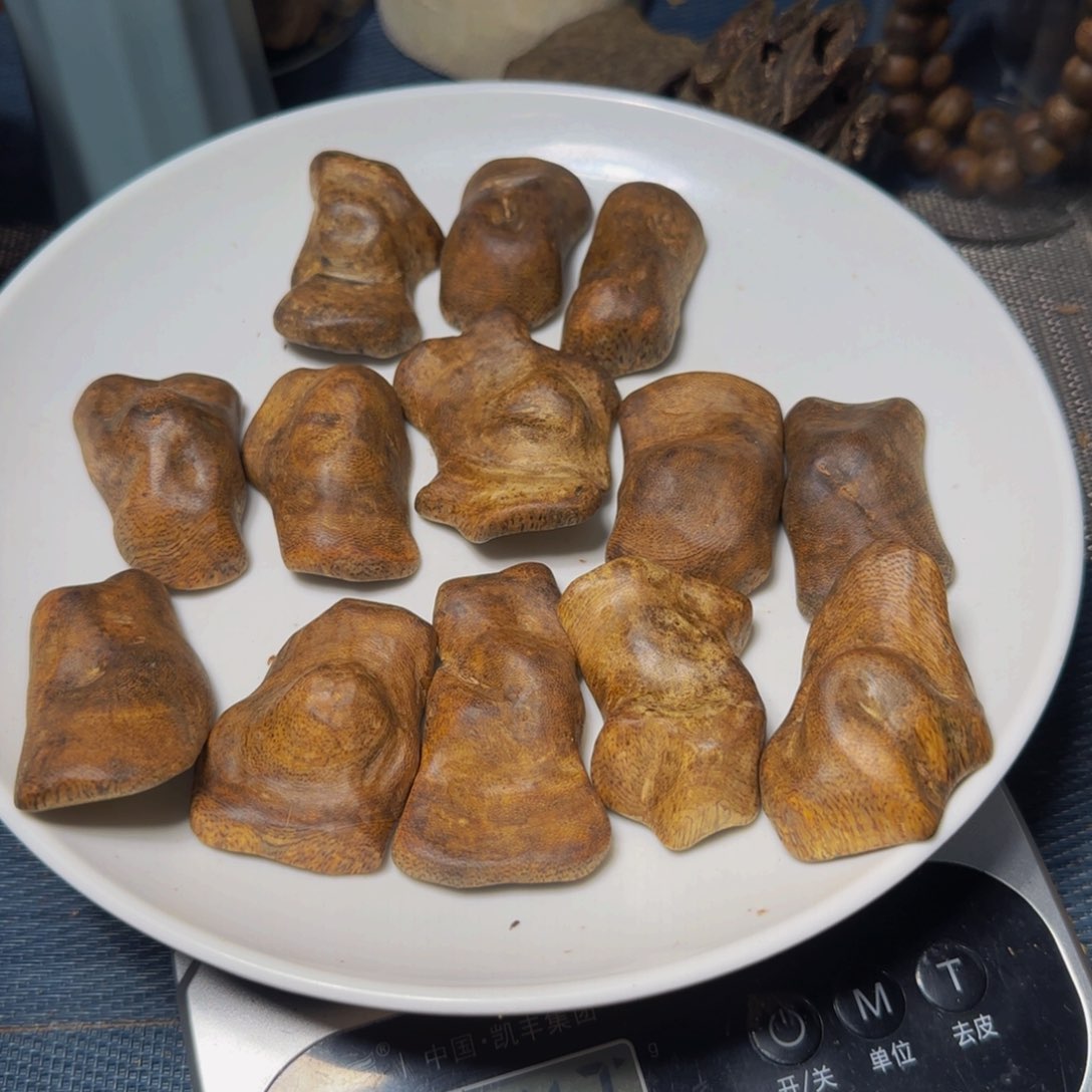 树脂制品我**狂树脂制品，乌的104克