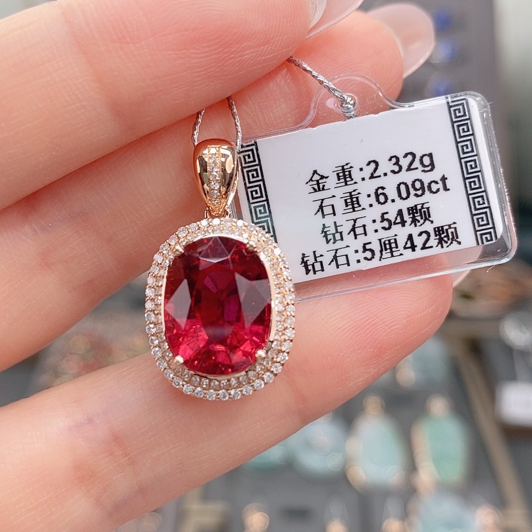 碧玺颈饰18K金镶嵌6.09。